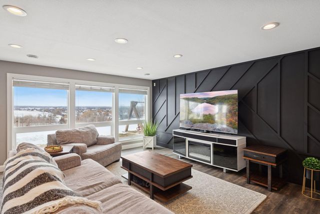 932 Farmers Ridge Trail, Belle Plaine, MN 56011