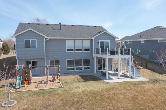 932 Farmers Ridge Trail, Belle Plaine, MN 56011