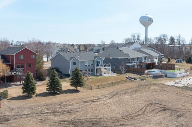 932 Farmers Ridge Trail, Belle Plaine, MN 56011