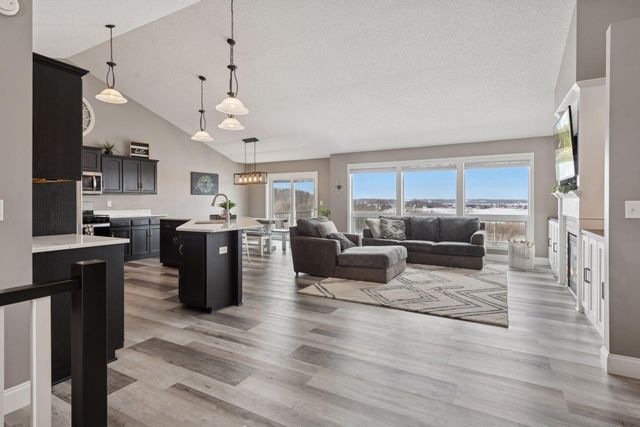 932 Farmers Ridge Trail, Belle Plaine, MN 56011