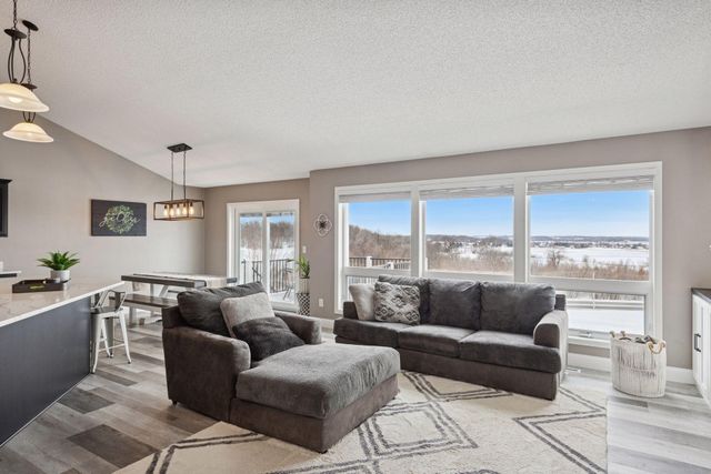 932 Farmers Ridge Trail, Belle Plaine, MN 56011