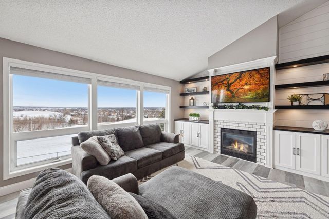 932 Farmers Ridge Trail, Belle Plaine, MN 56011