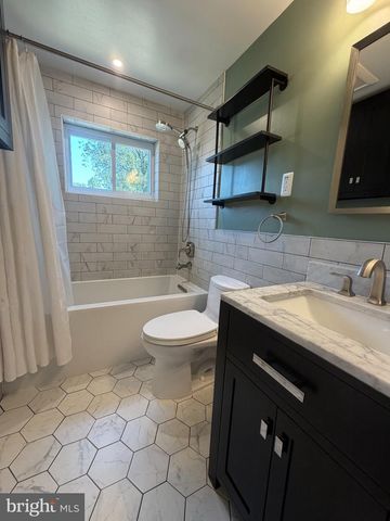 113 S GORDON ST, Alexandria, VA 22304