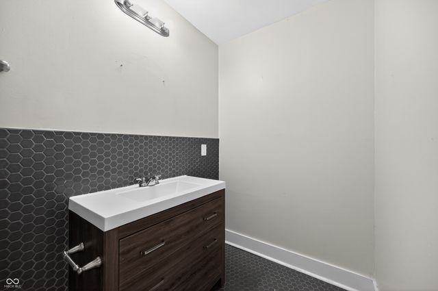 5020 Elliott Avenue, Indianapolis, IN 46201