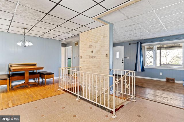 16 NISSLEY DR, Middletown, PA 17057