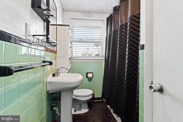 16 NISSLEY DR, Middletown, PA 17057