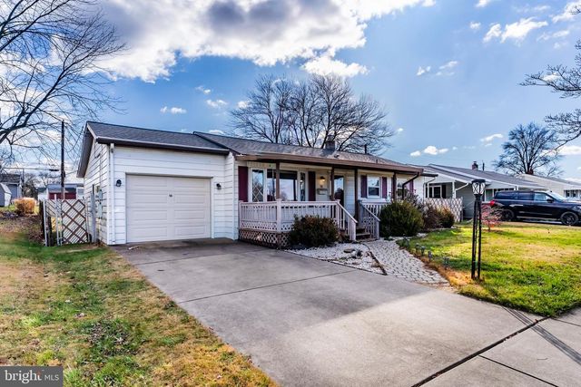 16 NISSLEY DR, Middletown, PA 17057