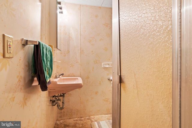 16 NISSLEY DR, Middletown, PA 17057