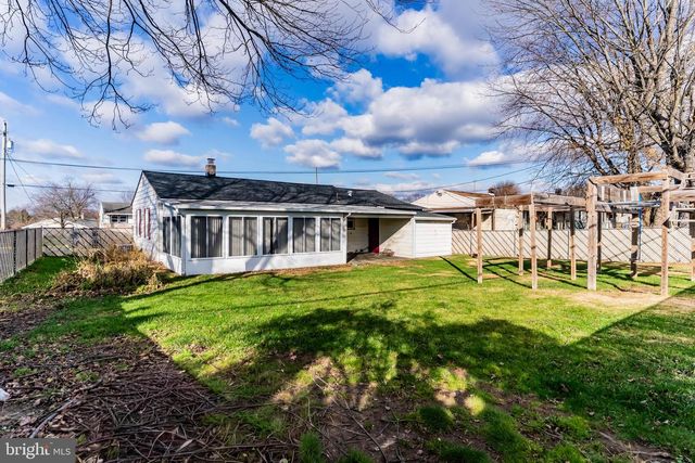 16 NISSLEY DR, Middletown, PA 17057