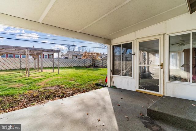 16 NISSLEY DR, Middletown, PA 17057