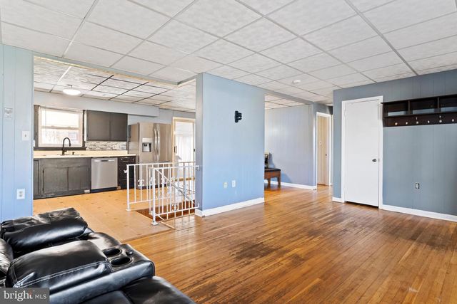 16 NISSLEY DR, Middletown, PA 17057