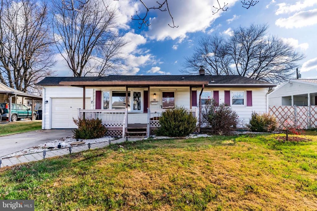 16 NISSLEY DR, Middletown, PA 17057