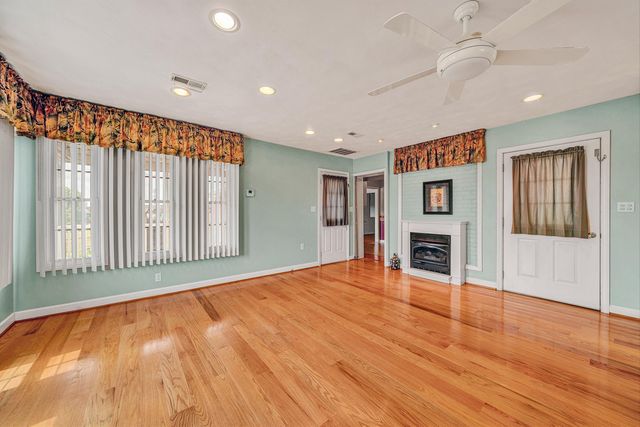 7633 Deer Branch RD, Roanoke, VA 24019