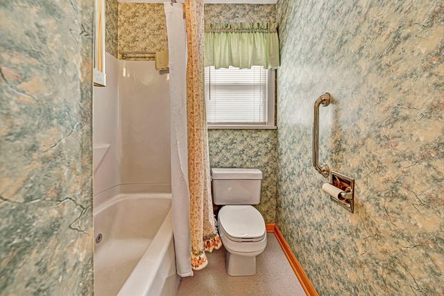 7633 Deer Branch RD, Roanoke, VA 24019