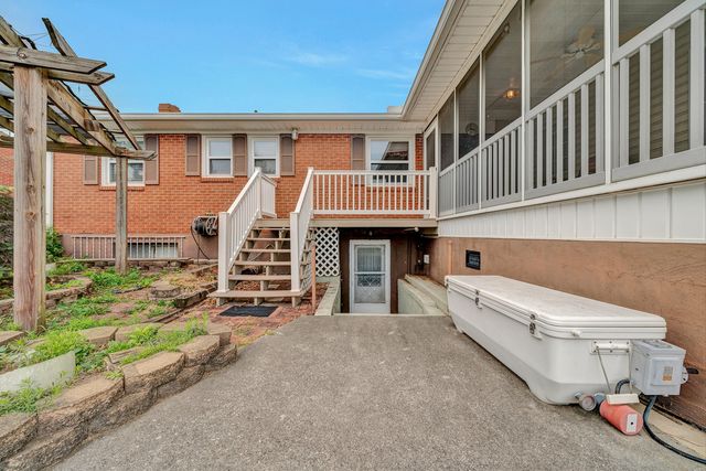 7633 Deer Branch RD, Roanoke, VA 24019