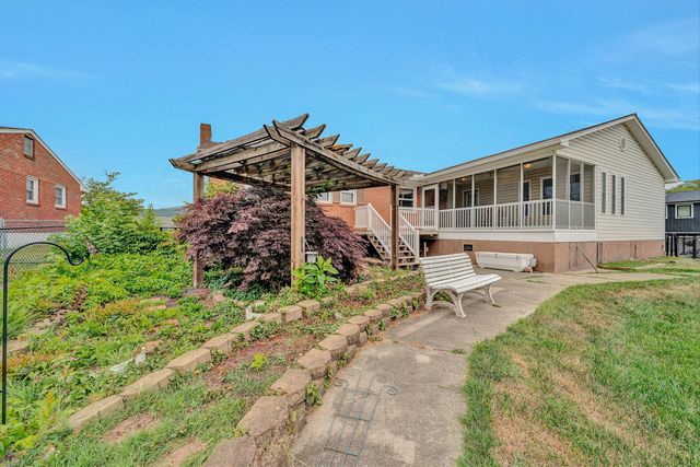 7633 Deer Branch RD, Roanoke, VA 24019