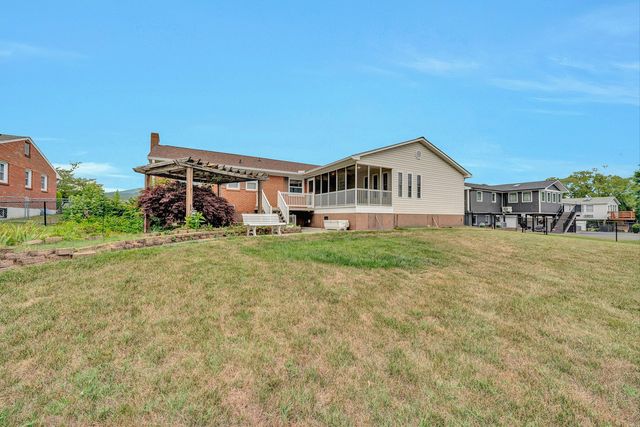 7633 Deer Branch RD, Roanoke, VA 24019