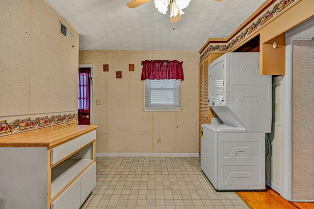7633 Deer Branch RD, Roanoke, VA 24019