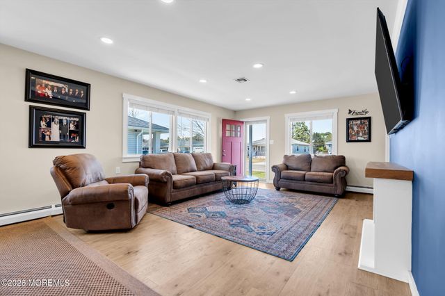 61 Falmouth Street, Toms River, NJ 08757