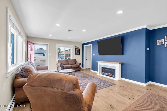 61 Falmouth Street, Toms River, NJ 08757