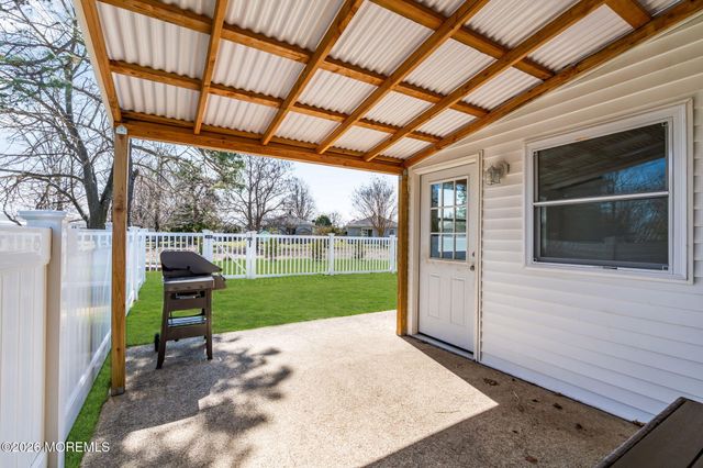 61 Falmouth Street, Toms River, NJ 08757