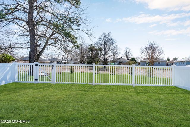 61 Falmouth Street, Toms River, NJ 08757