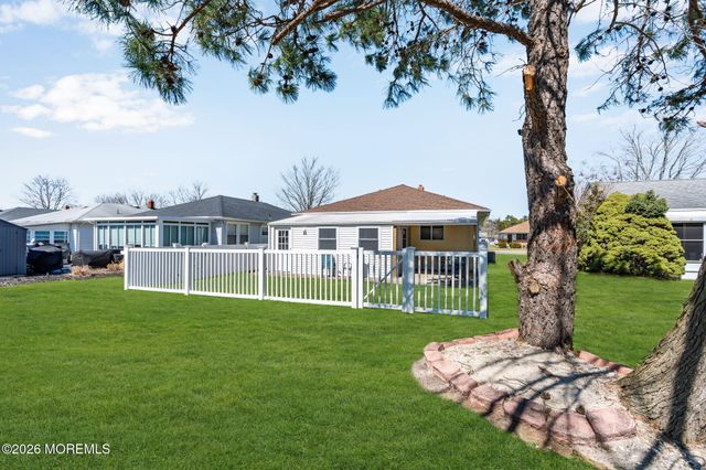 61 Falmouth Street, Toms River, NJ 08757