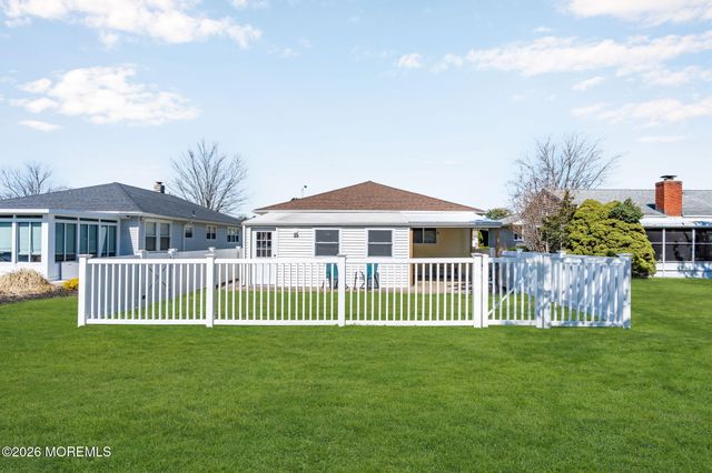 61 Falmouth Street, Toms River, NJ 08757