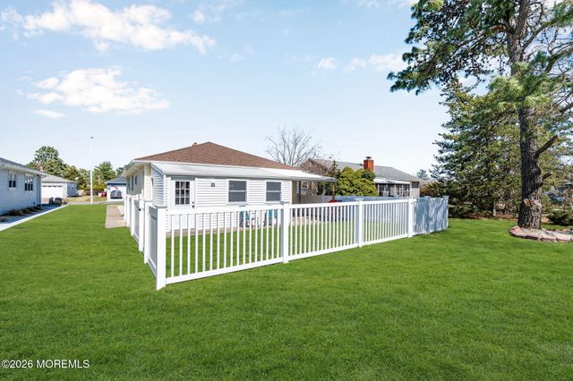 61 Falmouth Street, Toms River, NJ 08757