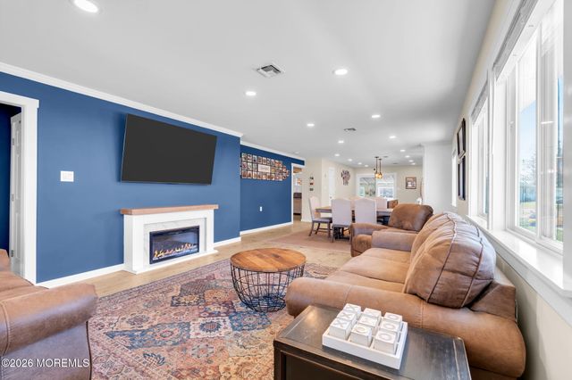 61 Falmouth Street, Toms River, NJ 08757