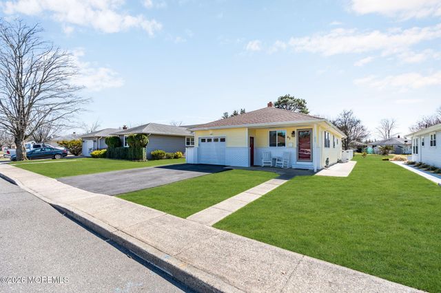 61 Falmouth Street, Toms River, NJ 08757