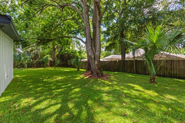 195 Marcia Drive, Mary Esther, FL 32569