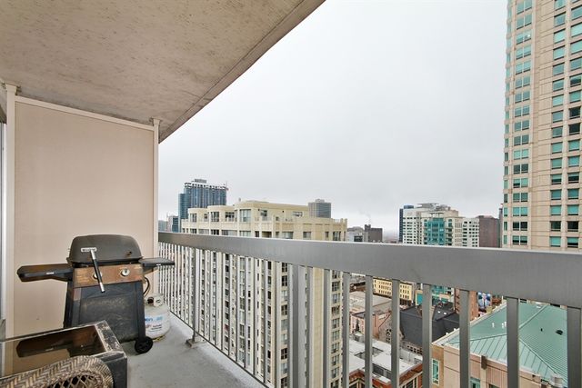 545 N Dearborn Street 2102, Chicago, IL 60654