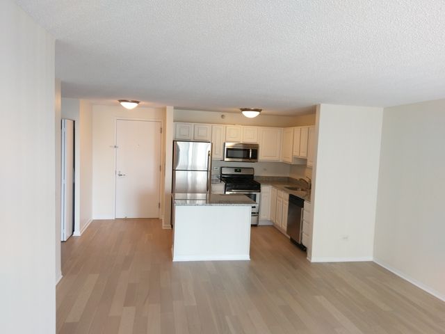 545 N Dearborn Street 2102, Chicago, IL 60654