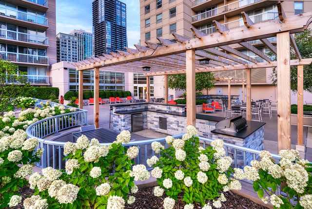 545 N Dearborn Street 2102, Chicago, IL 60654