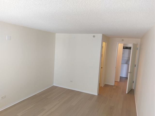 545 N Dearborn Street 2102, Chicago, IL 60654