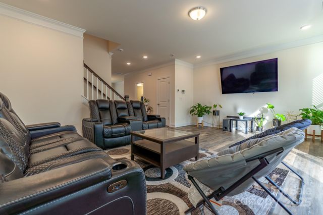 10211 Glenmere Creek Circle, Charlotte, NC 28262