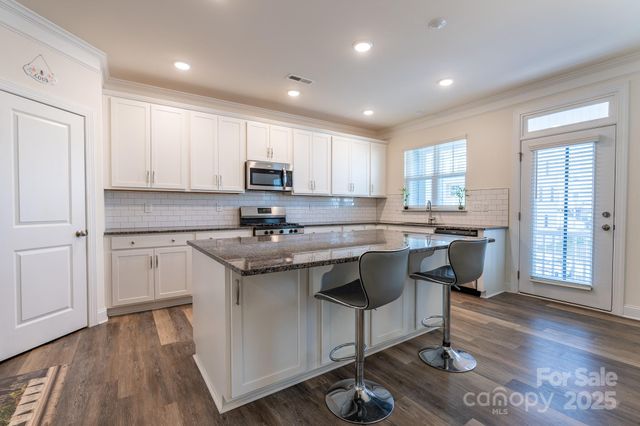 10211 Glenmere Creek Circle, Charlotte, NC 28262