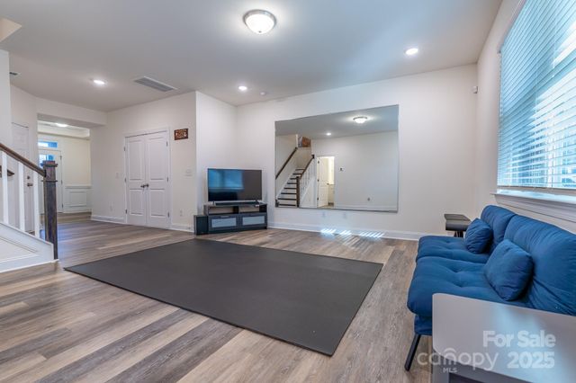 10211 Glenmere Creek Circle, Charlotte, NC 28262