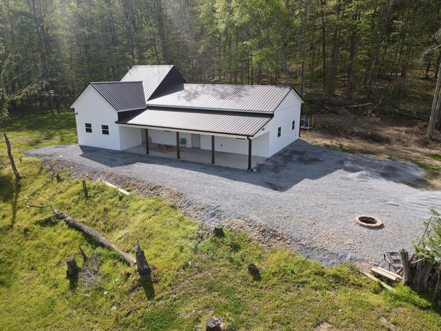 2748 Damron Creek Road, Russell Springs, KY 42642