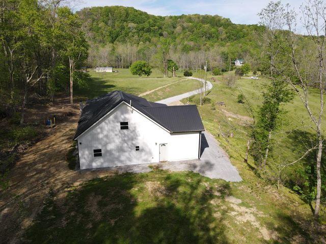 2748 Damron Creek Road, Russell Springs, KY 42642