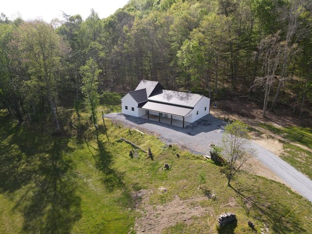 2748 Damron Creek Road, Russell Springs, KY 42642