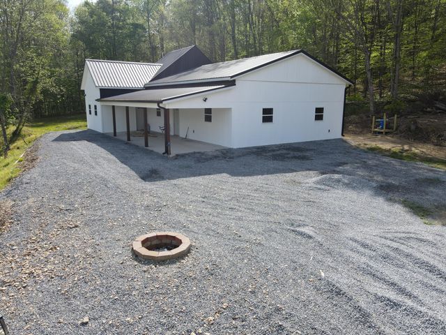 2748 Damron Creek Road, Russell Springs, KY 42642