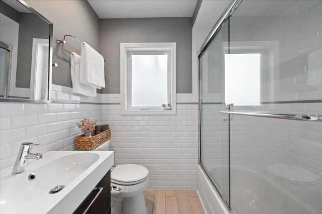 7457 W Ardmore Avenue, Chicago, IL 60631