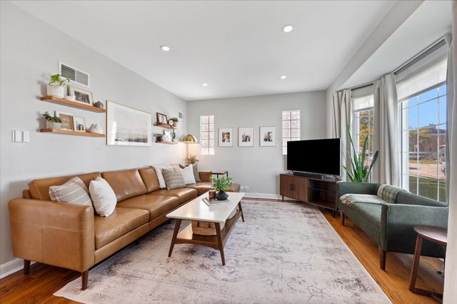 7457 W Ardmore Avenue, Chicago, IL 60631