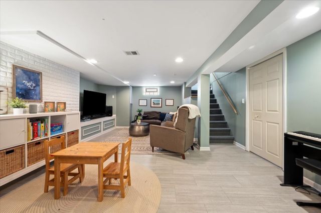 7457 W Ardmore Avenue, Chicago, IL 60631