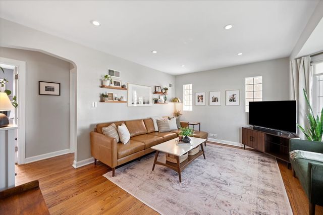 7457 W Ardmore Avenue, Chicago, IL 60631