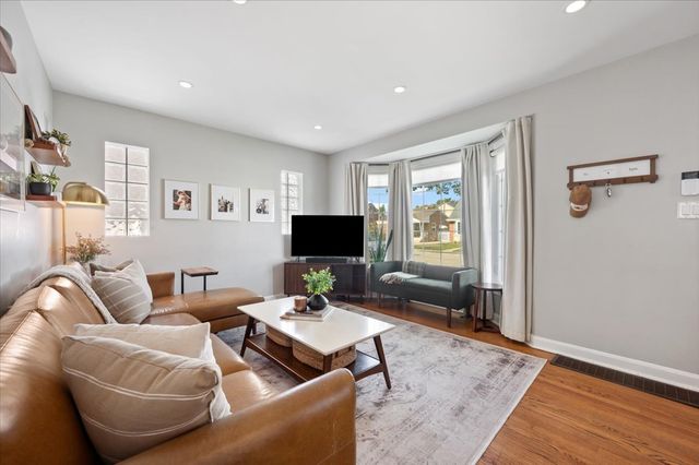 7457 W Ardmore Avenue, Chicago, IL 60631