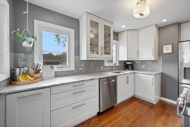 7457 W Ardmore Avenue, Chicago, IL 60631