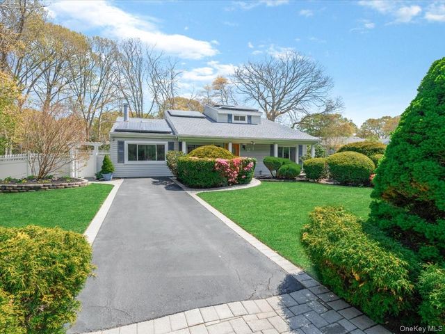 21 Halston Lane, Coram, NY 11727